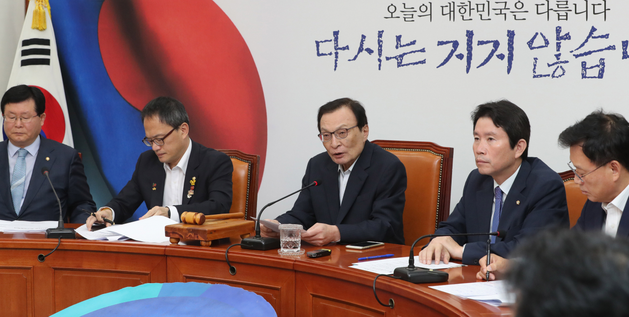 더불어민주당 이해찬 대표가 23일 오전 국회에서 열린 최고위원회의에서 발언하고 있다. 연합뉴스
