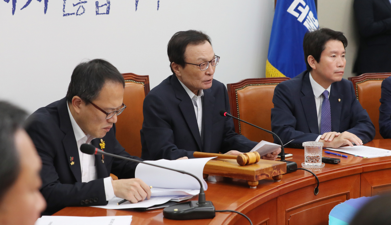 이해찬 더불어민주당 대표가 23일 오전 국회에서 열린 최고위원회의에서 발언하고 있다. [연합]