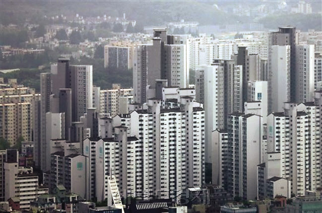 인기 지역의 준공된 지 10년 이내 새 아파트가 큰 인기를 누리며 시세가 뛰고 있다. 사진은 서울 아파트 밀집지역. [헤럴드경제DB]