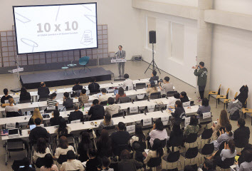 20일 오전 서울 종로구 국립현대미술관 서울관 워크숍갤러리에서 열린 2019 현대미술 국제심포지엄 개막식에서 김태훈 해외문화홍보원 원장이 축사를 하고있다. 박해묵 기자/mook@