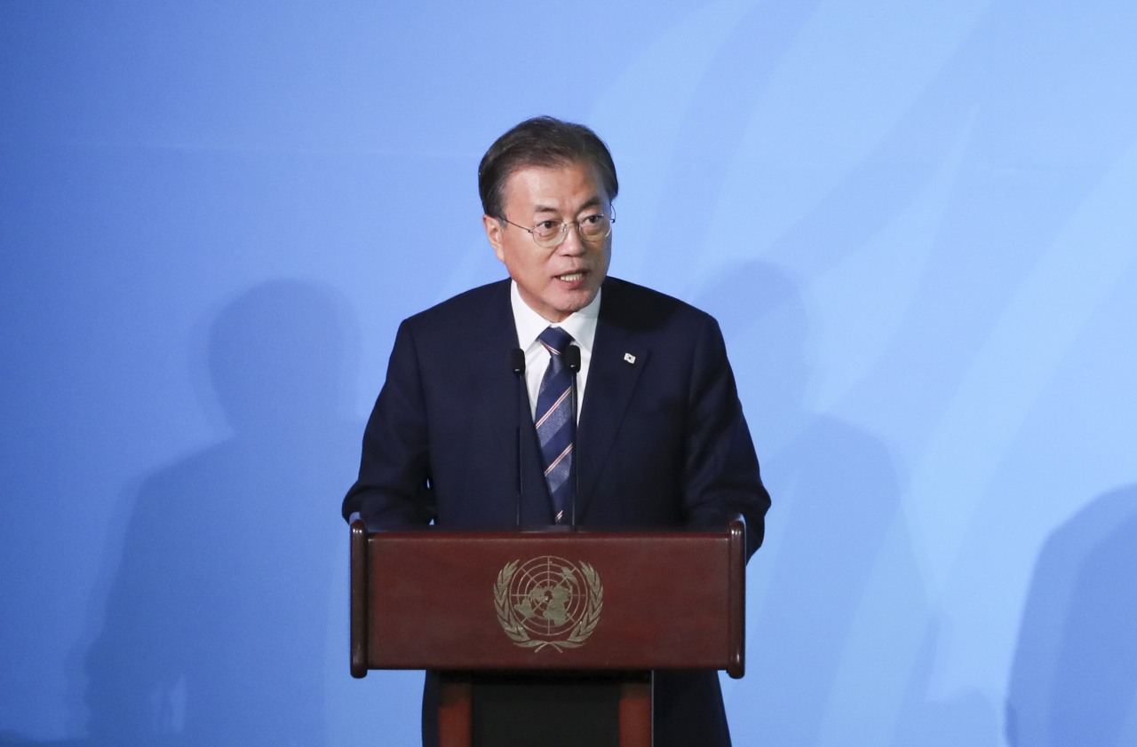 President Moon Jae-in addresses the UN Climate Action Summit in New York on Monday. Yonhap