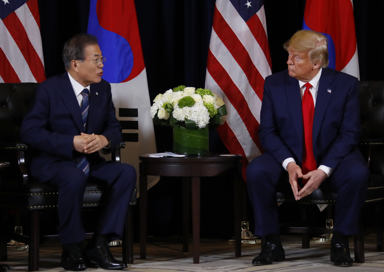 President Moon jae-in and US President Donald Trump meet in New York on Monday. Yonhap