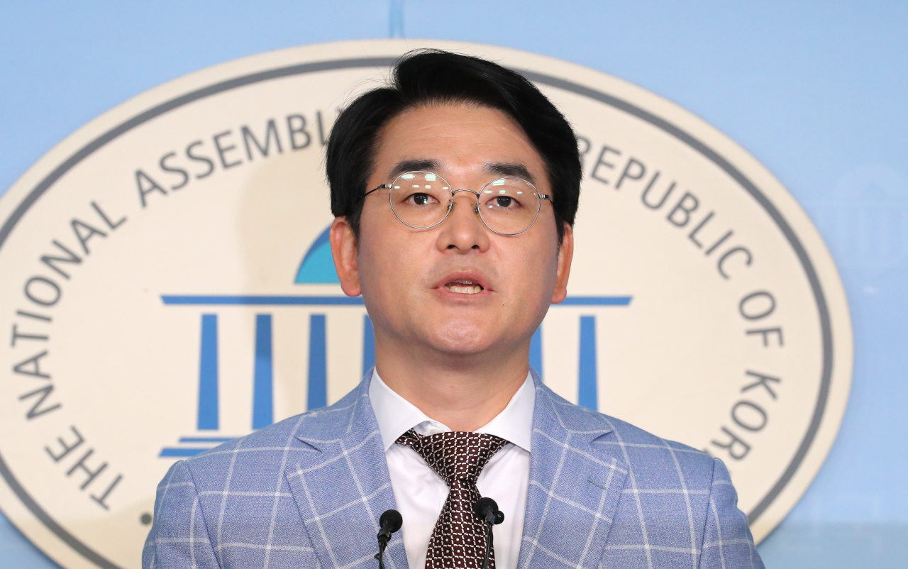 더불어민주당 박용진 의원이 23일 오전 국회 정론관에서 유치원 3법 본회의 회부 관련 기자회견을 하고 있다. [연합]