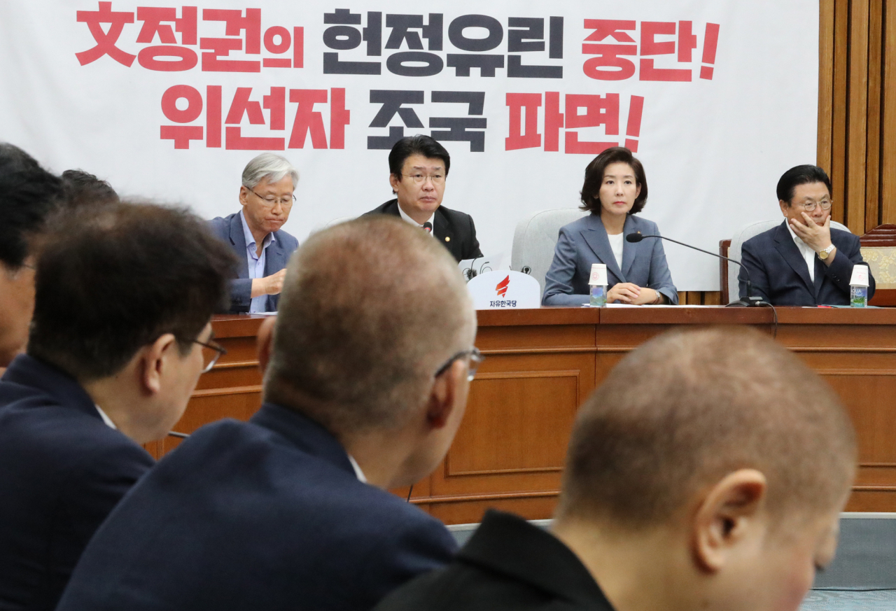 나경원 자유한국당 원내대표가 24일 국회에서 열린 원내대책회의에 참석해 있다. [연합]
