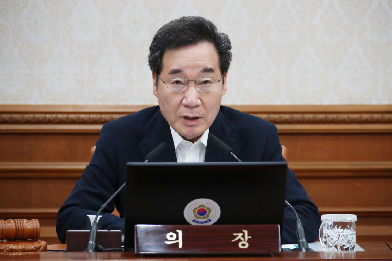 이낙연 국무총리가 24일 정부서울청사에서 열린 국무회의에서 발언하고 있다. ［연합］