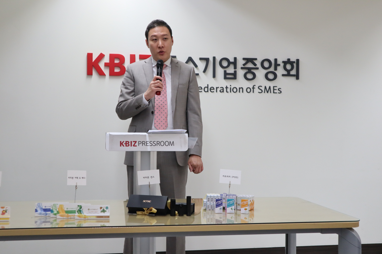 임보민 비타본 대표이사가 비타본 제품들을 소개하고 있다.