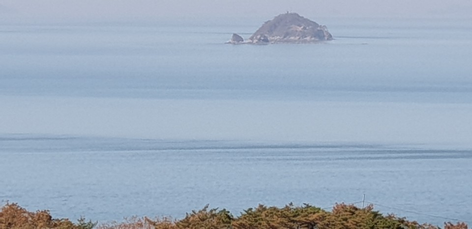 강화도 말도에서 바라본 함박도.[사진=국방부 공동취재단]