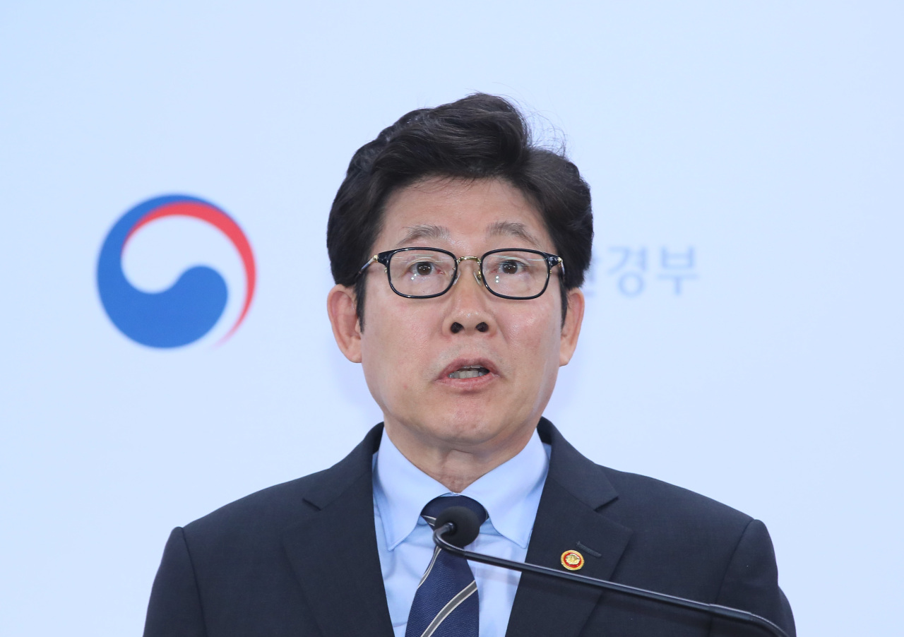 Environment Minister Cho Myung-rae. Yonhap