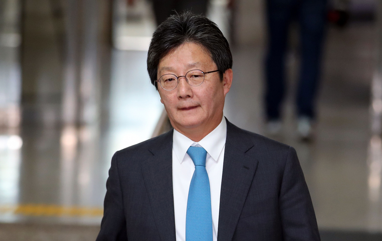 유승민 바른미래당 의원이 지난 19일 국회 본청에서 열린 긴급의원총회에 참석하고 있다. [연합]