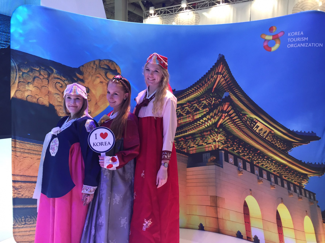지난 2017 독일 베를린에서 열린 국제관광박람회(ITB)에서 독일 방문객들이 이벤트에 참여한 모습.