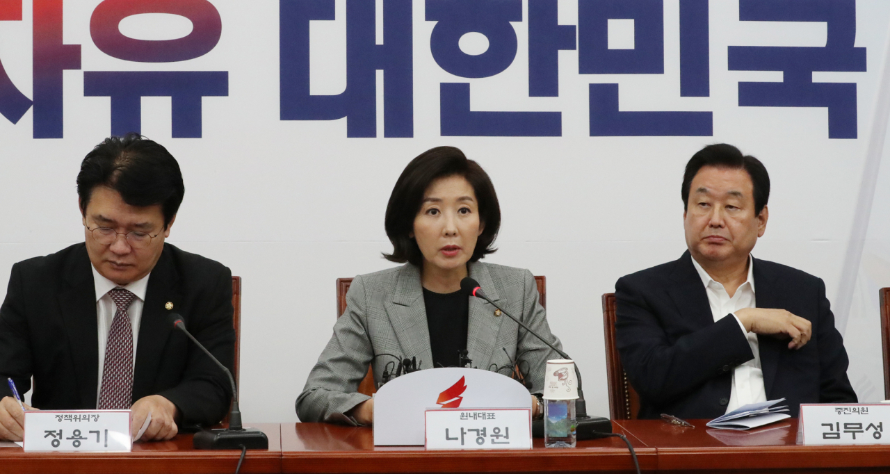 자유한국당 나경원 원내대표가 25일 오전 국회에서 열린 원내대표-중진의원 회의에서 발언하고 있는 모습. [연합]