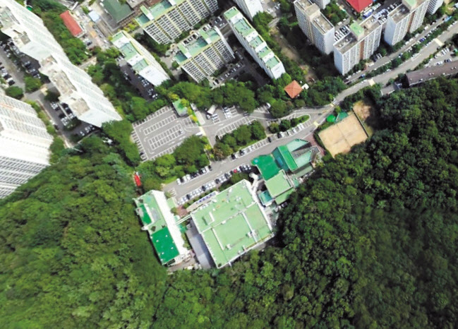 한국교육개발원이 서초구 우면동 92-6번지 일대에 소유한 부지. SH공사는 6만여㎡의 이 부지를 매입해 주택을 공급할 계획이다. [네이버 항공뷰]