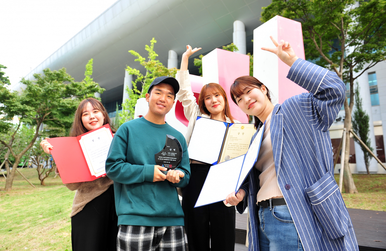 오른쪽부터 이해원, 최수인, 김채원, 조예은 씨