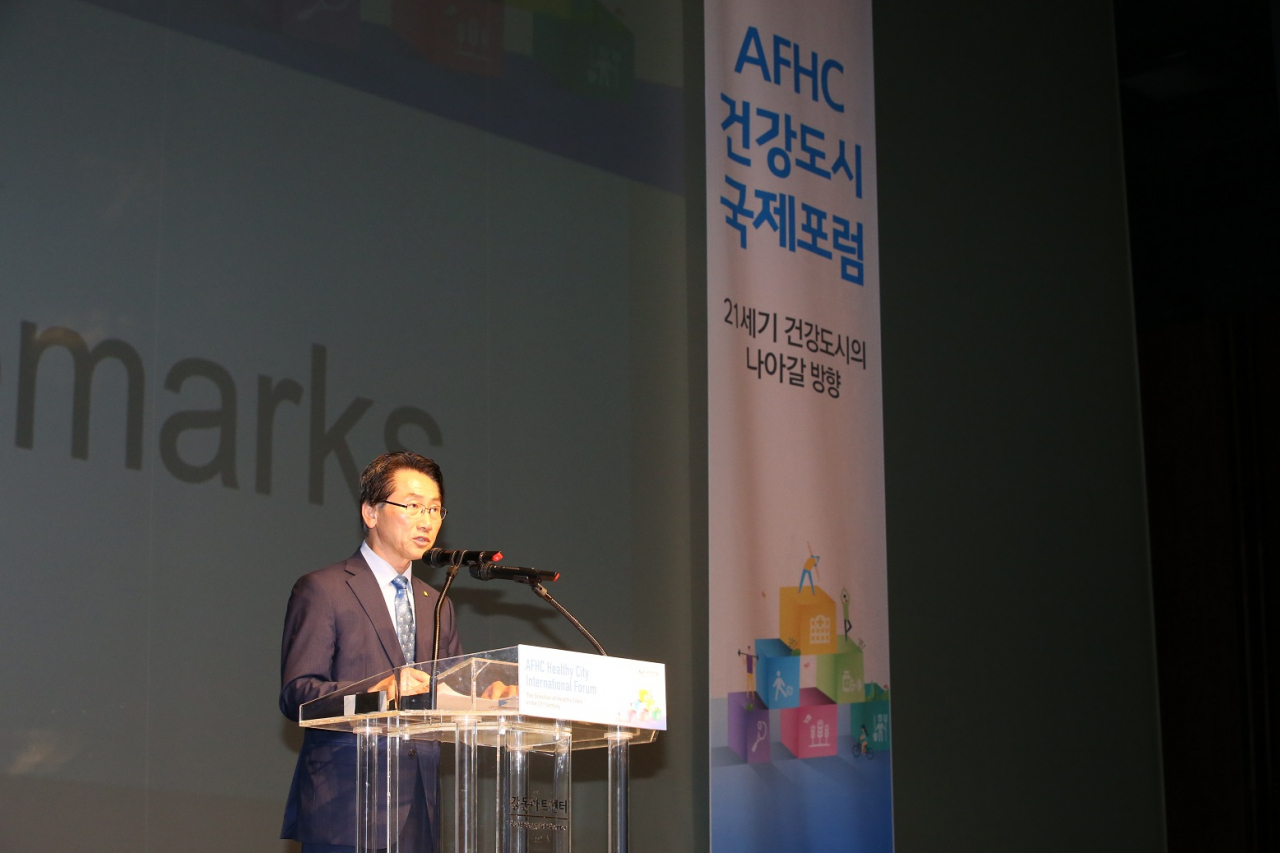 서태평양 건강도시연맹 국제포럼에서 인사말 하는 김영종 종로구청장. [종로구 제공]