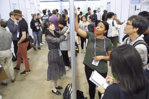 IBRO 2019 부스 행사 현장. [한국뇌연구원 제공]