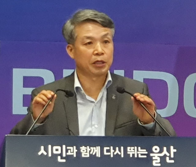 26일 오전 울산시청 프레스센터에서 김석진 울산시 행정부시장이 ‘배달의 다리’ 개장을 앞두고 기자회견을 갖고 있다.