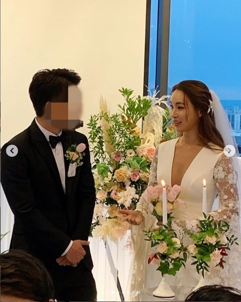 스타일리스트 김우리가 26일 배윤정의 결혼 소식을 SNS를 통해 전했다. [김우리 인스타그램 캡처]