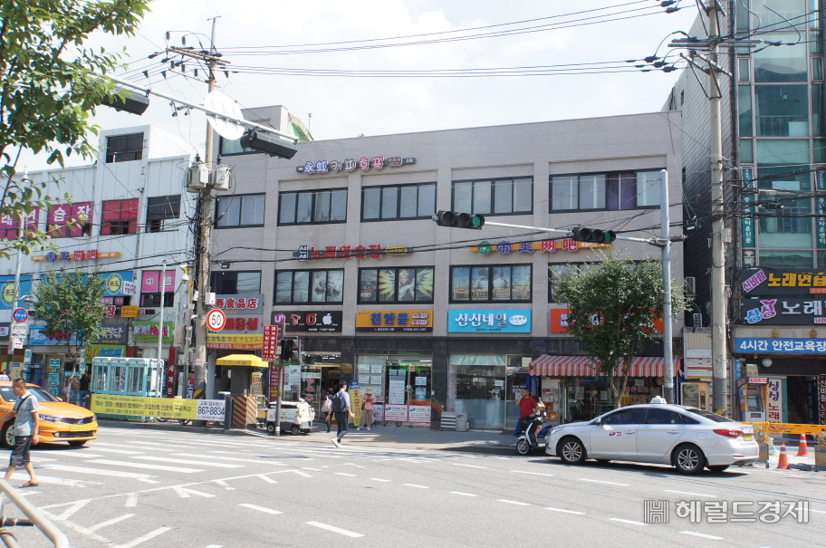 구로구 구로동로 일대 간판이 깨끗하게 정비된 모습. [구로구 제공]