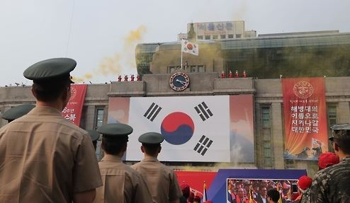 1950년 9월 28일 서울 수복의 주역인 해병대는 매년 9월 28일 서울시청 앞 광장에서 서울수복 기념행사를 연다.[연합]