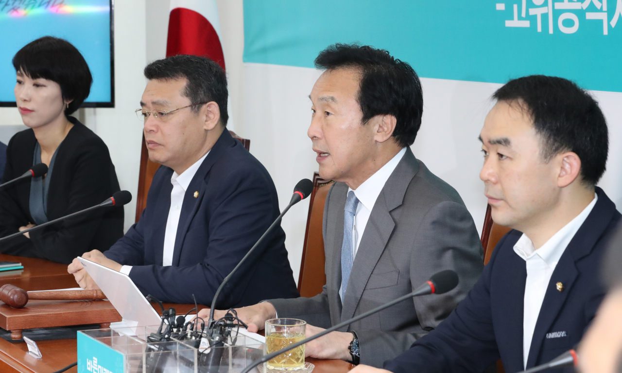 손학규 바른미래당 대표가 27일 오전 국회에서 열린 최고위원회의에서 발언하고 있다. [연합]