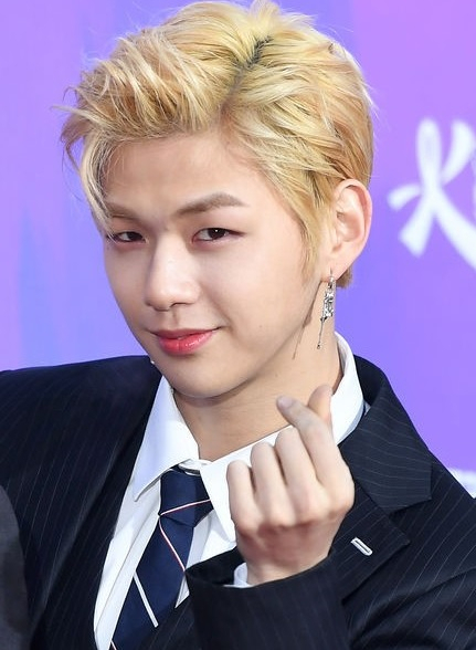 워너원 출신 강다니엘과 전 소속사 간의 전속게약 분쟁이 7개월 만에 극적으로 타결되면서 활동에 청신호가 켜졌다. [OSEN]