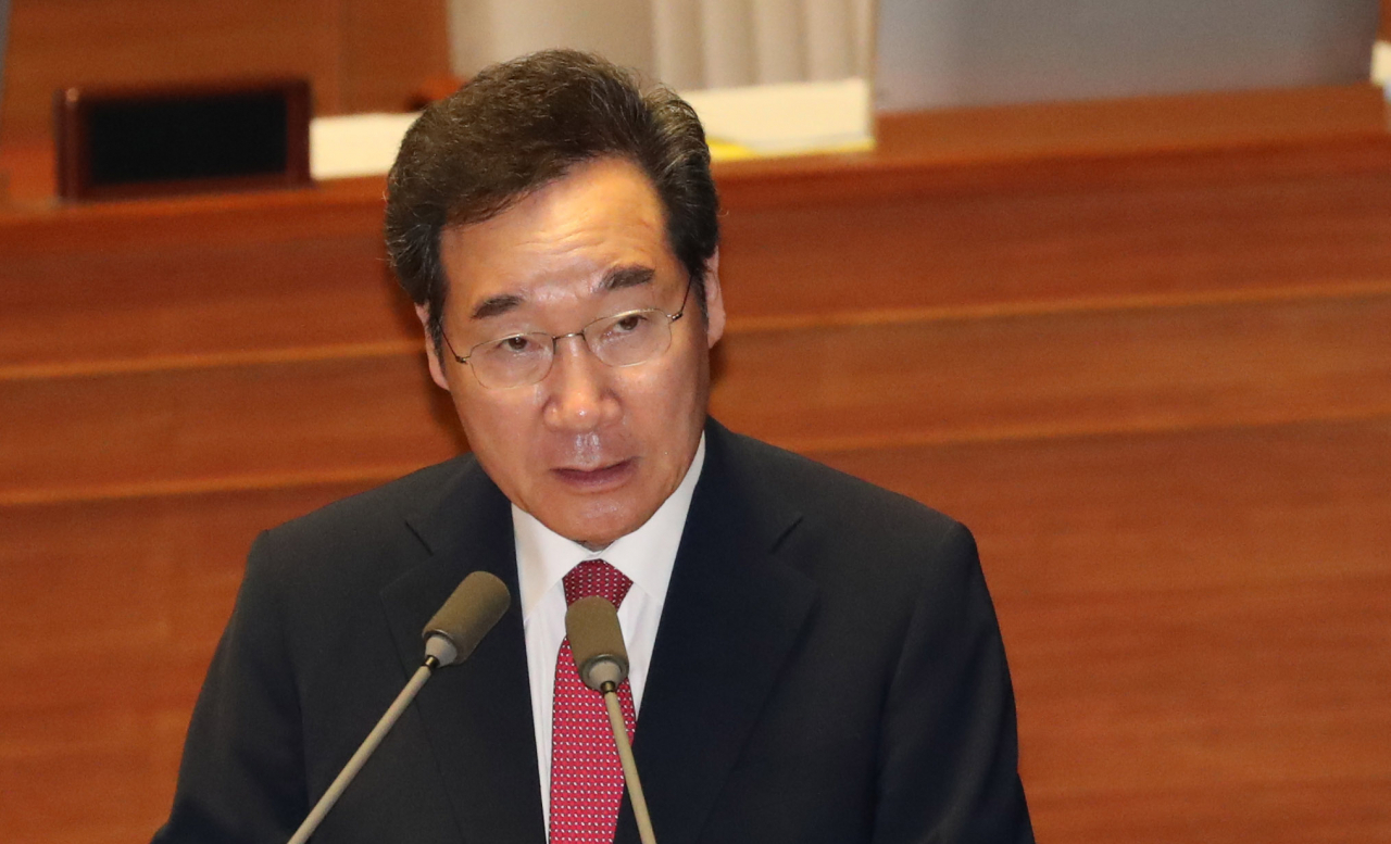 이낙연 국무총리가 27일 오후 열린 국회 본회의에서 외교·통일·안보 분야 대정부질문에 답변하고 있다. 연합뉴스