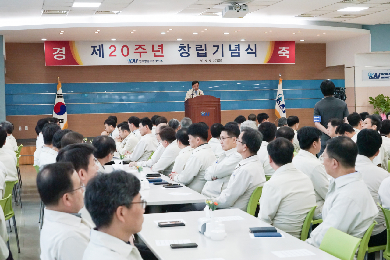 KAI 안현호 사장이 경남 사천 본사에서 제20주년 창립기념식을 맞아 기념사를 하고 있다. [KAI 사장]