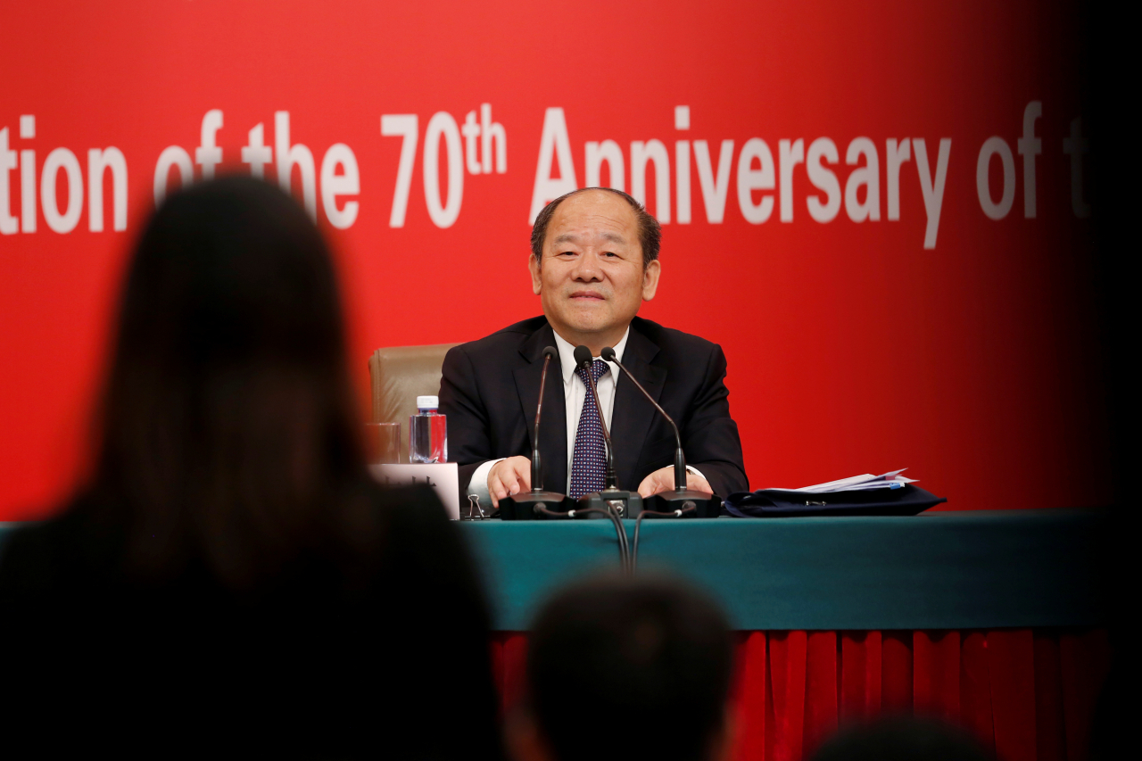 닝지제 국가개발개혁위원회 부위원장이 24일(현지시간) 중국 베이징에서 창립 70주년을 앞두고 열린 중국 경제발전 관련 기자회견에 참석하고 있는 모습. [로이터]