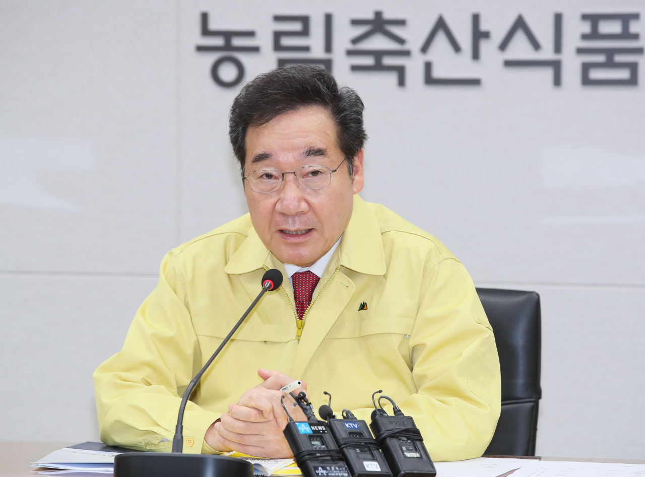 이낙연 국무총리가 28일 세종시 정부세종청사 농림축산식품부 아프리카돼지열병 방역상황실에서 열린 범정부 아프리카돼지열병 방역대책회의에서 모두발언하고 있다. ［연합］