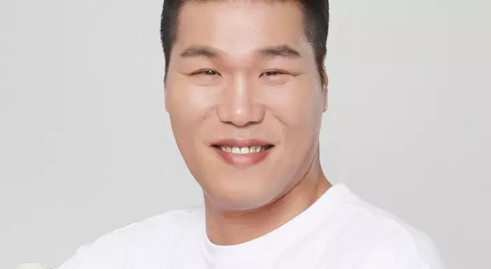 방송인 서장훈이 모교 브랜드 CF출연료 전액을 후배인 저소득층 학생들을 위해 기부했다고 소속사가 최근 밝혔다. [OSEN]