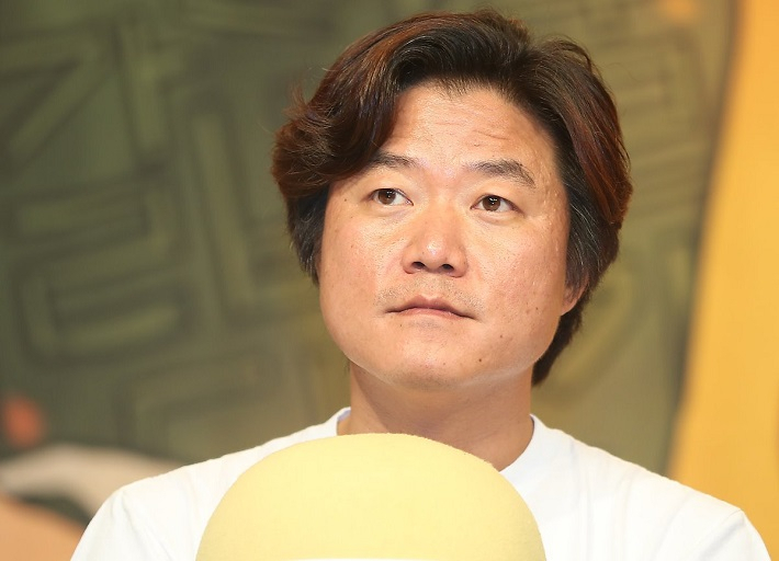30일 오전 10시 48분 기준 나영석 PD가 운영 중인 유튜브 방송 ‘채널 나나나’의 구독자 수가 61만7000명을 넘어섰다. 이에 이수근과 은지원을 ‘달나라로 보내 드리겠다’는 나 PD의 공약 실천 여부에 누리꾼들의 관심이 쏠리고 있다. [연합]