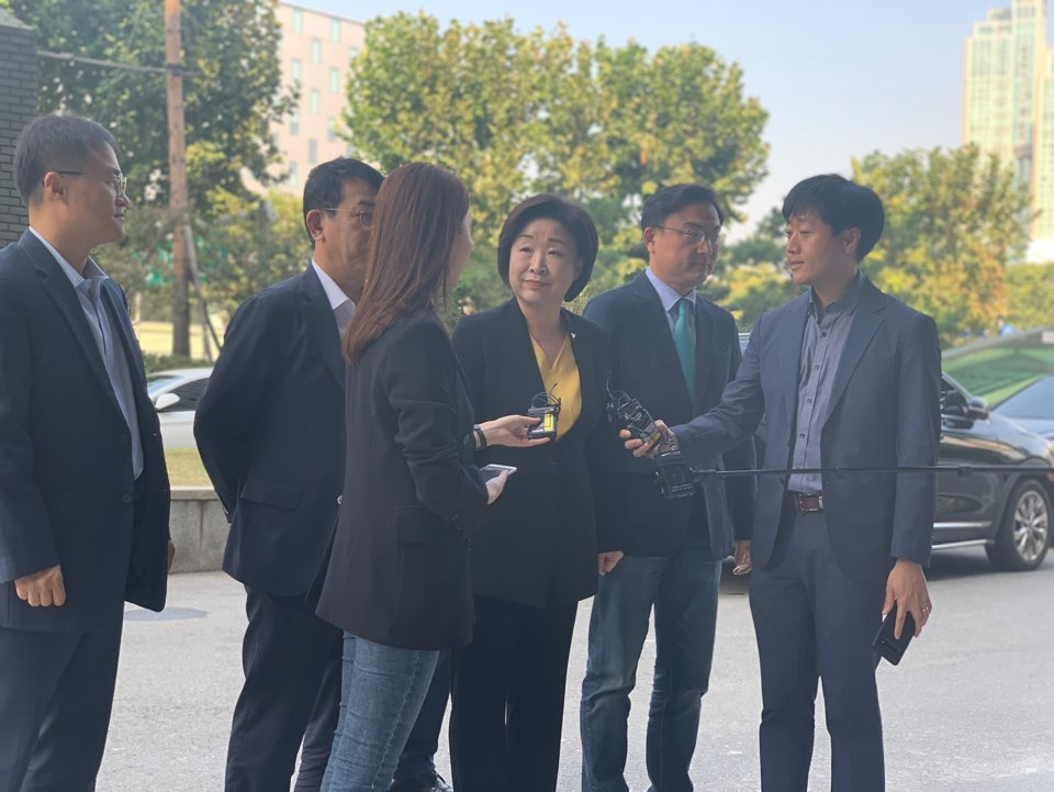30일 오후 심상정 정의당 대표가 남부지검에 출석했다. 심 의원은 “자유한국당 의원 59명 의원을 소환해 엄중히 조사할 것을 요청한다”고 말했다. [사진=박상현 기자]