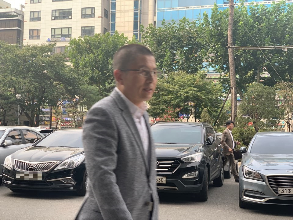 2019년 10월 1일 오후 2시 황교안 자유한국당 대표가 서울남부지검에 피고발인 신분으로 출석하고 있다. [사진=박상현 기자]