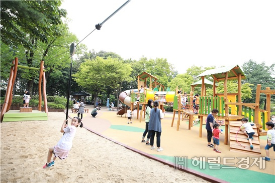 지난 8월 개장한 구로구 고척근린공원 내 창의어린이놀이터. [서울시 제공]