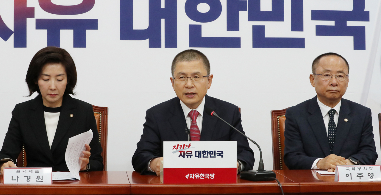 황교안 자유한국당 대표가 2일 오전 국회에서 열린 당대표 및 최고위원-중진의원 연석회의에서 발언하고 있다. [연합]