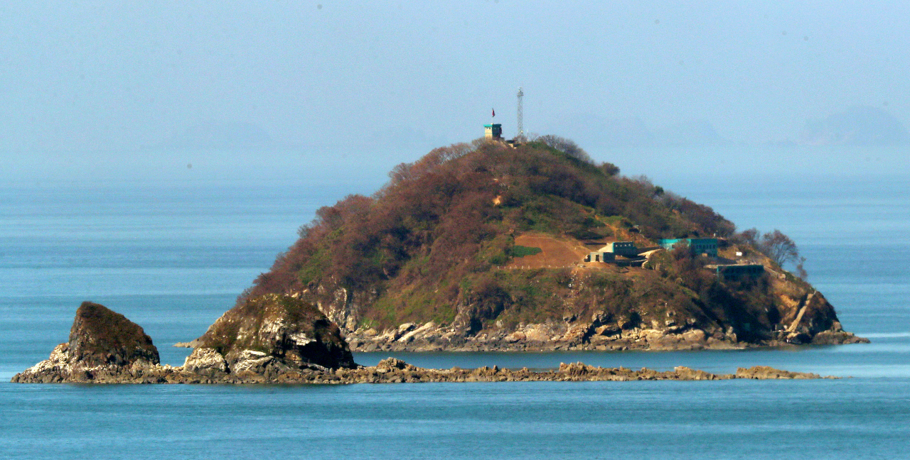 지난달 24일 인천 강화군 서도면 말도리에서 바라본 함박도 전경. [연합]