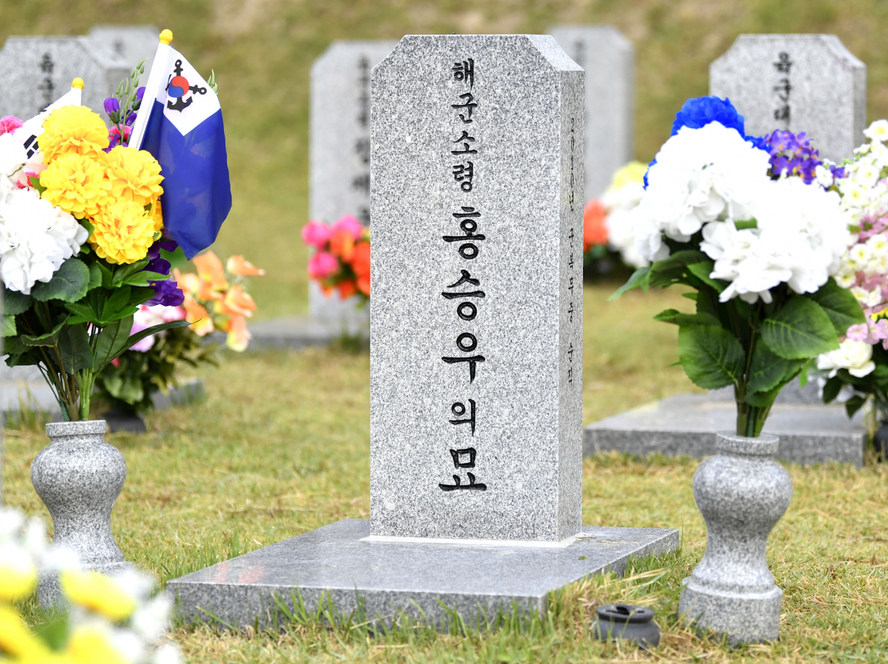 고 홍승우 소령의 새로운 묘비 [연합]