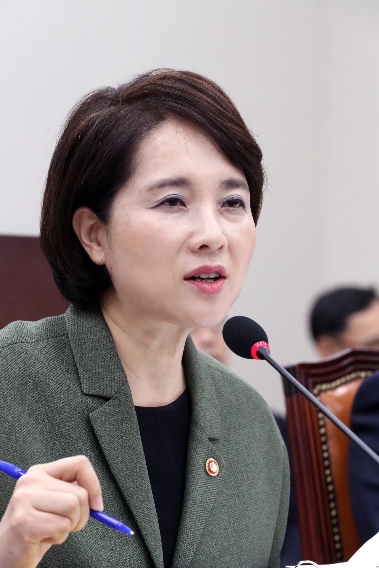 유은혜 사회부총리 겸 교육부 장관이 2일 국회에서 열린 교육위원회 국정감사에서 의원 질의에 답하고 있다. [연합]