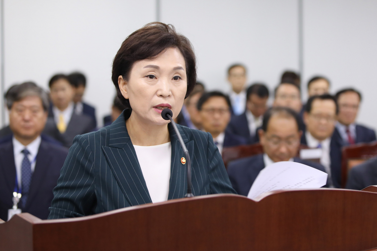 [사진=2일 세종시 정부세종청사에서 열린 국토교통부에 대한 국회 국정감사에서 김현미 국토교통부 장관이 발언하고 있다. 국토교통부 제공]