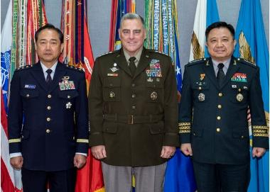지난 2일(현지시간) 마크 밀리 신임 미국 합참의장이 박한기 한국 합참의장, 야마자키 고지 일본 통합막료장(합참의장격)과 회동했다.[연합]