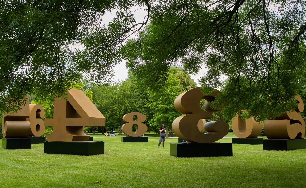 프리즈 조각전에서 선보인 로버트 인디애나 작품 〈ONE through ZERO〉. Robert Indiana, ONE through ZERO, 1980-2002, Waddington Custot , Frieze Sculpture 2019&copy; Morgan Art Foundation Ltd. Artists Rights Society (ARS), New York, DACS, London 2019. Photo by Stephen White. [사진제공=Frieze]