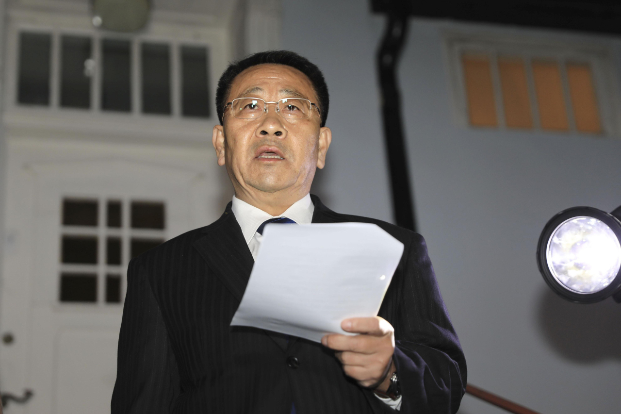North Korean negotiator Kim Myong-gil reads statement outside the North Korean Embassy in Stockholm, Sweden, Saturday. (AP-Yonhap)