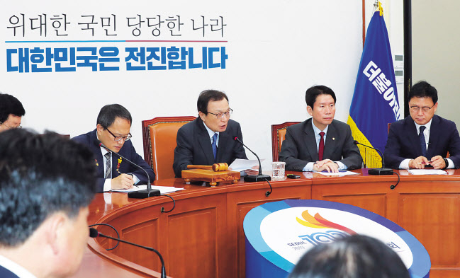 이해찬 더불어민주당 대표가 7일 오전 국회에서 열린 최고위원회의에서 발언하고 있다. [연합]