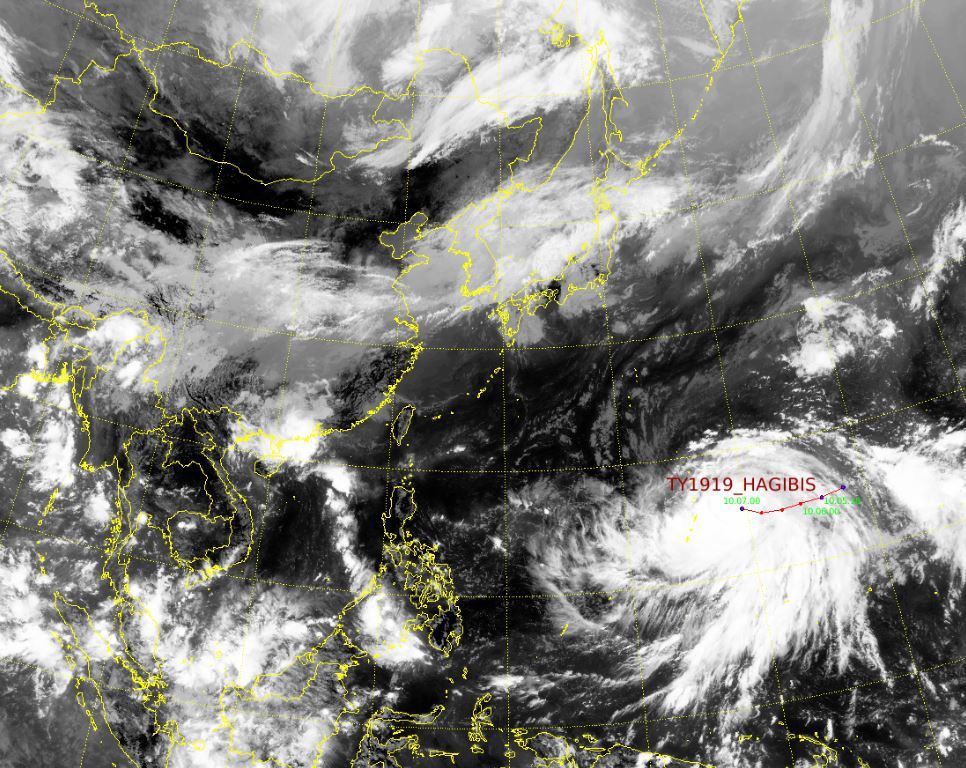 Satellite image of Typhoon Hibigis taken midnight Monday (National Typhoon Center)