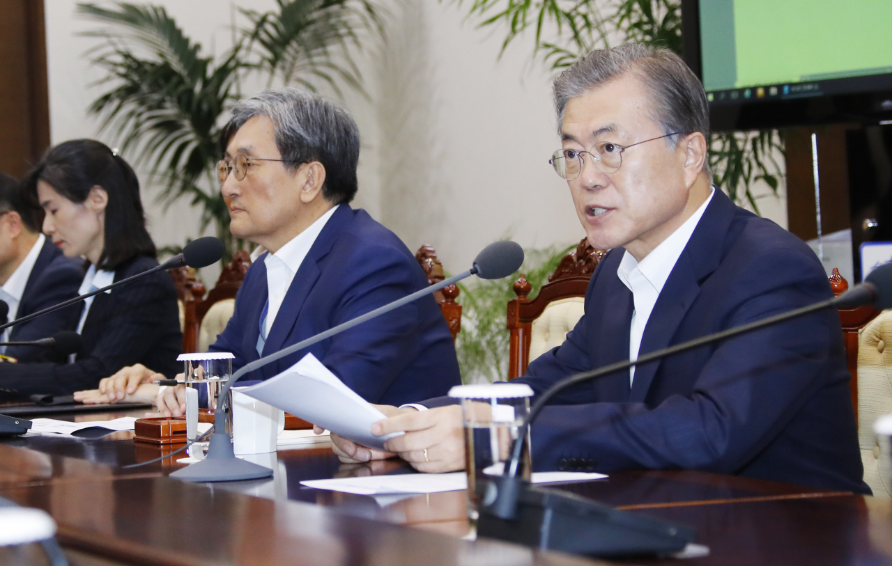 문재인 대통령이 7일 오후 청와대에서 열린 수석·보좌관회의에서 발언하고 있다. [연합]