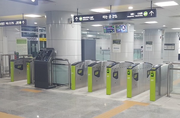 우이 경전철역 개찰구.