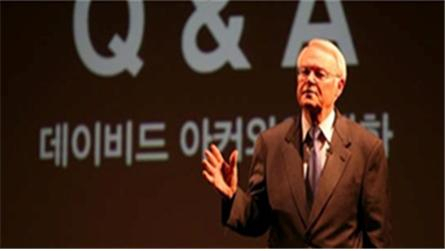 데이비드 아커 교수.