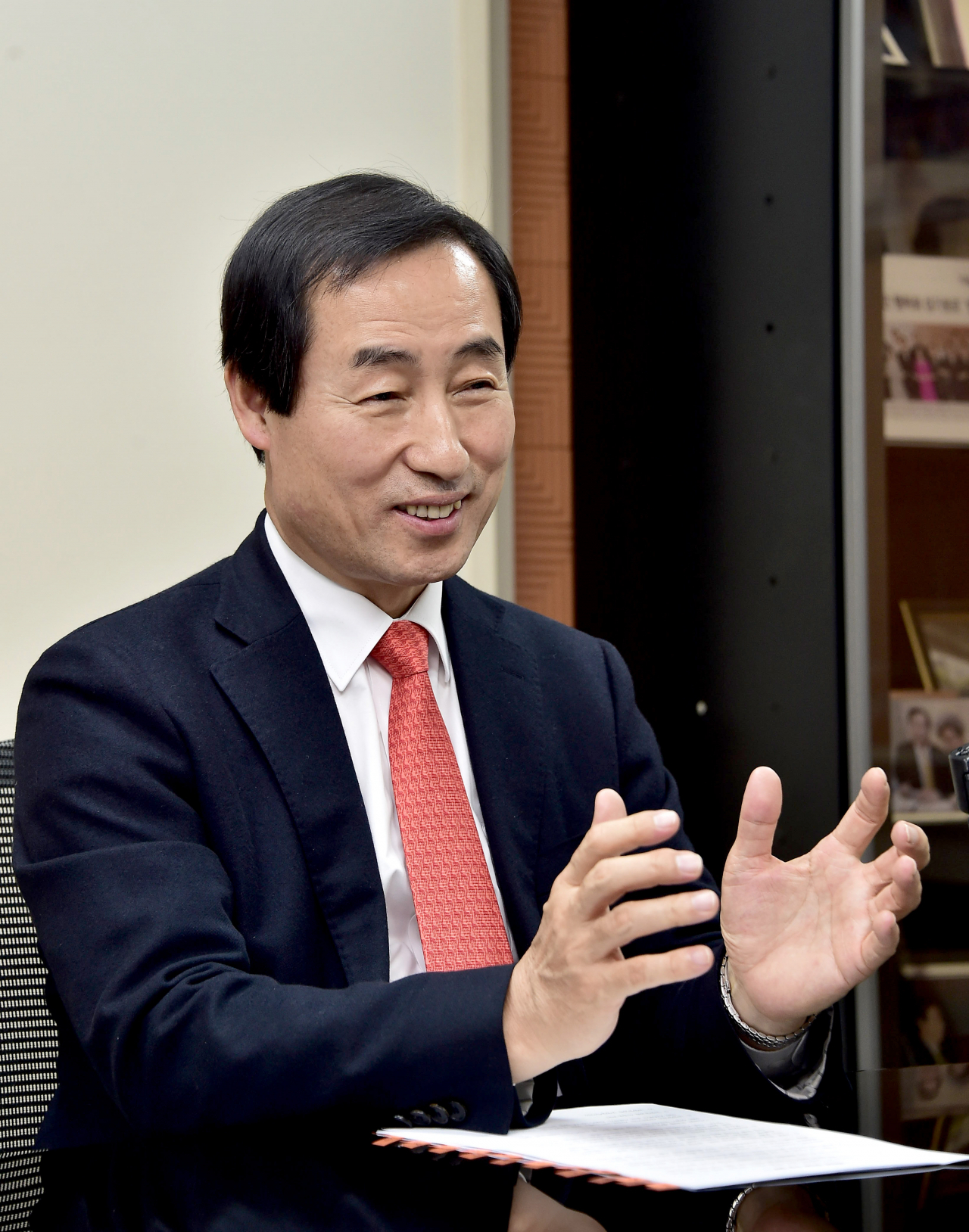 문석진 서대문구청장은 사람과 공존이라는 철학을 바탕으로 과거와 미래세대를 아우르는 정책으로 서대문의 아름다운 변화와 발전을 이끌고 있다.