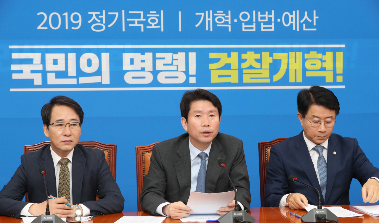 더불어민주당 이인영 원내대표가 8일 오전 국회에서 열린 원내대책회의-상임위 간사단 연석회의에서 발언하고 있다. [연합]