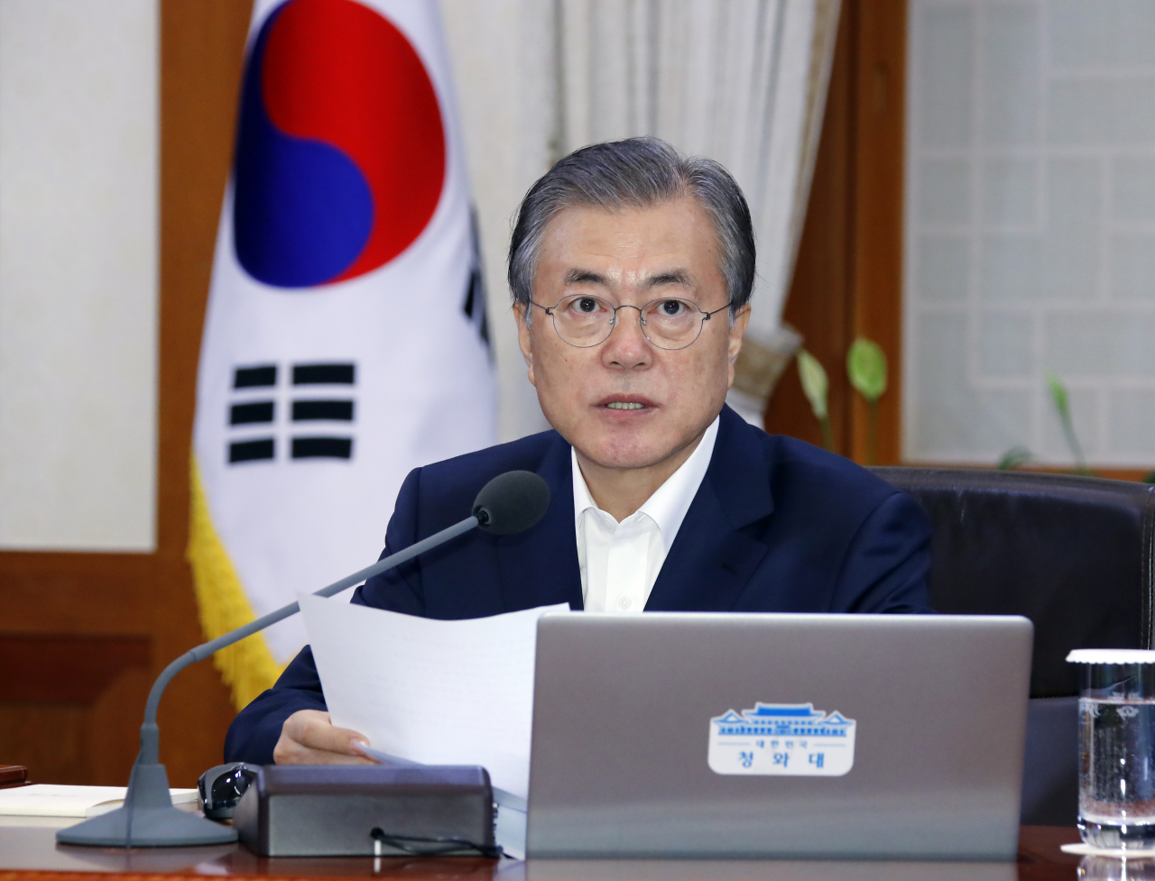 문재인 대통령이 8일 오전 청와대에서 열린 국무회의에서 발언하고 있다. [연합]